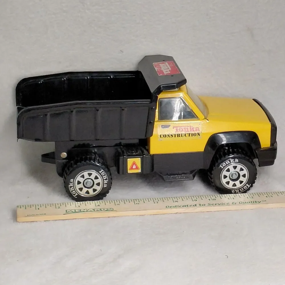 Vintage 2001 Tonka Construction Dump Truck Yellow Cab Black Bed Toy Hasbro 14